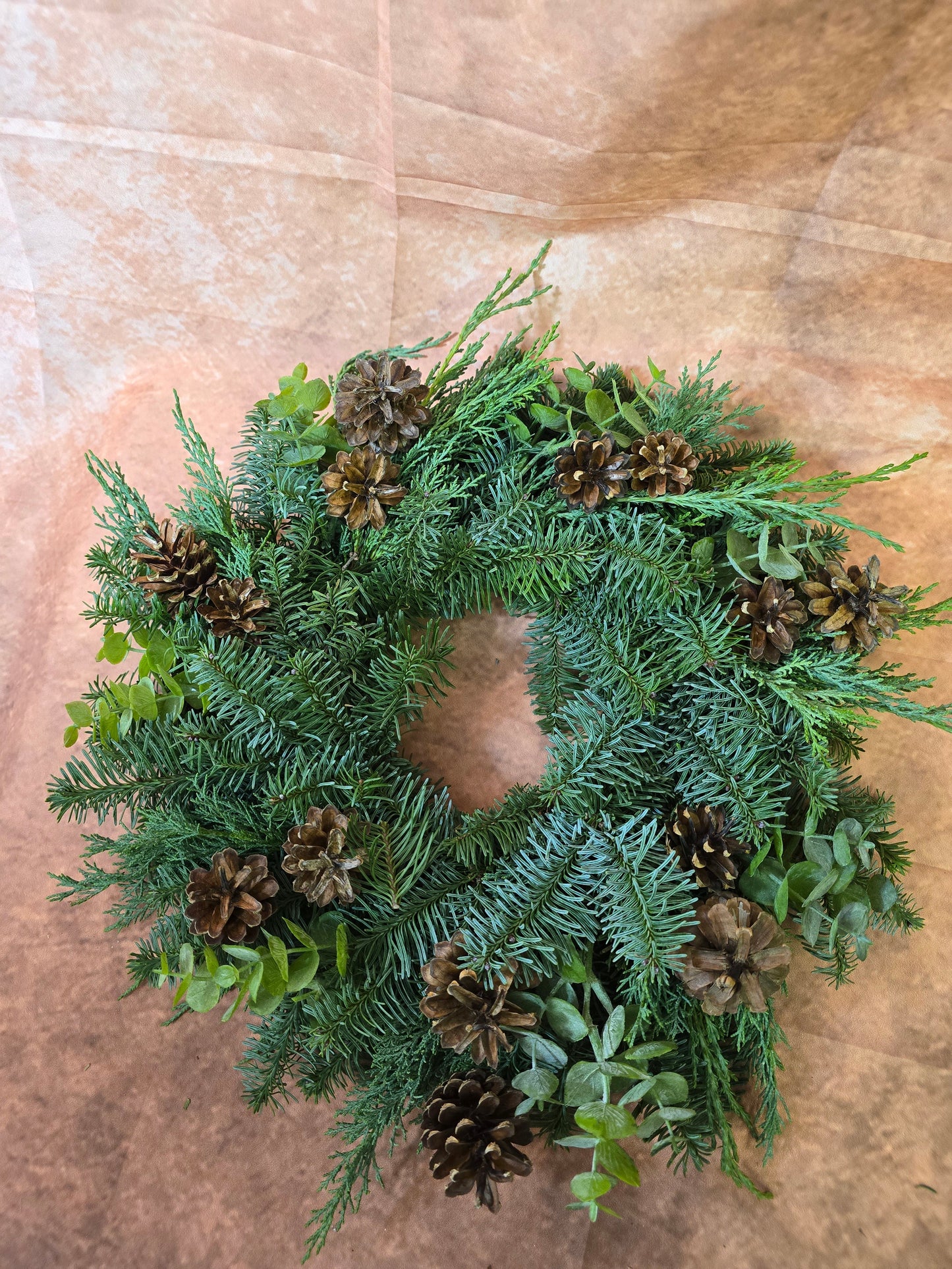 #8014 Rohkranz frische Tanne Eukalyptus und Zapfen Gr s