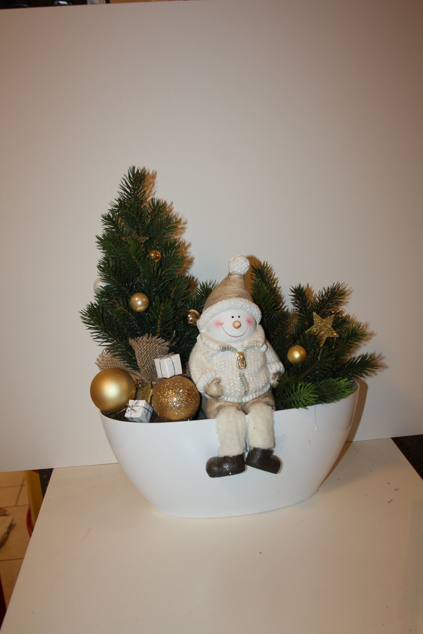 #8052 Gesteck Kunsttanne mit Schneemann Einzelstück