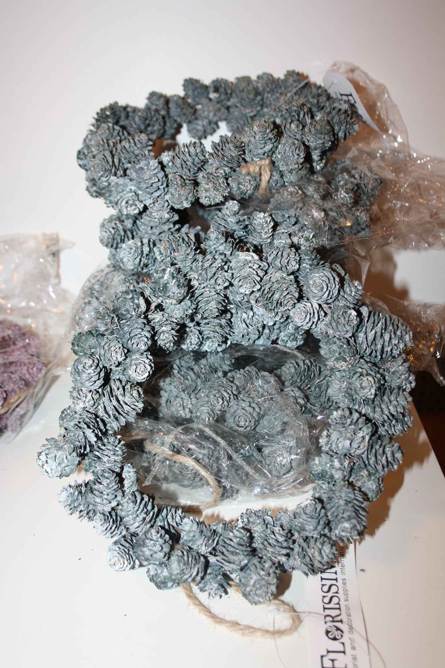 #8069 Zapfenkraenze in Rosa und türkis/ petrol