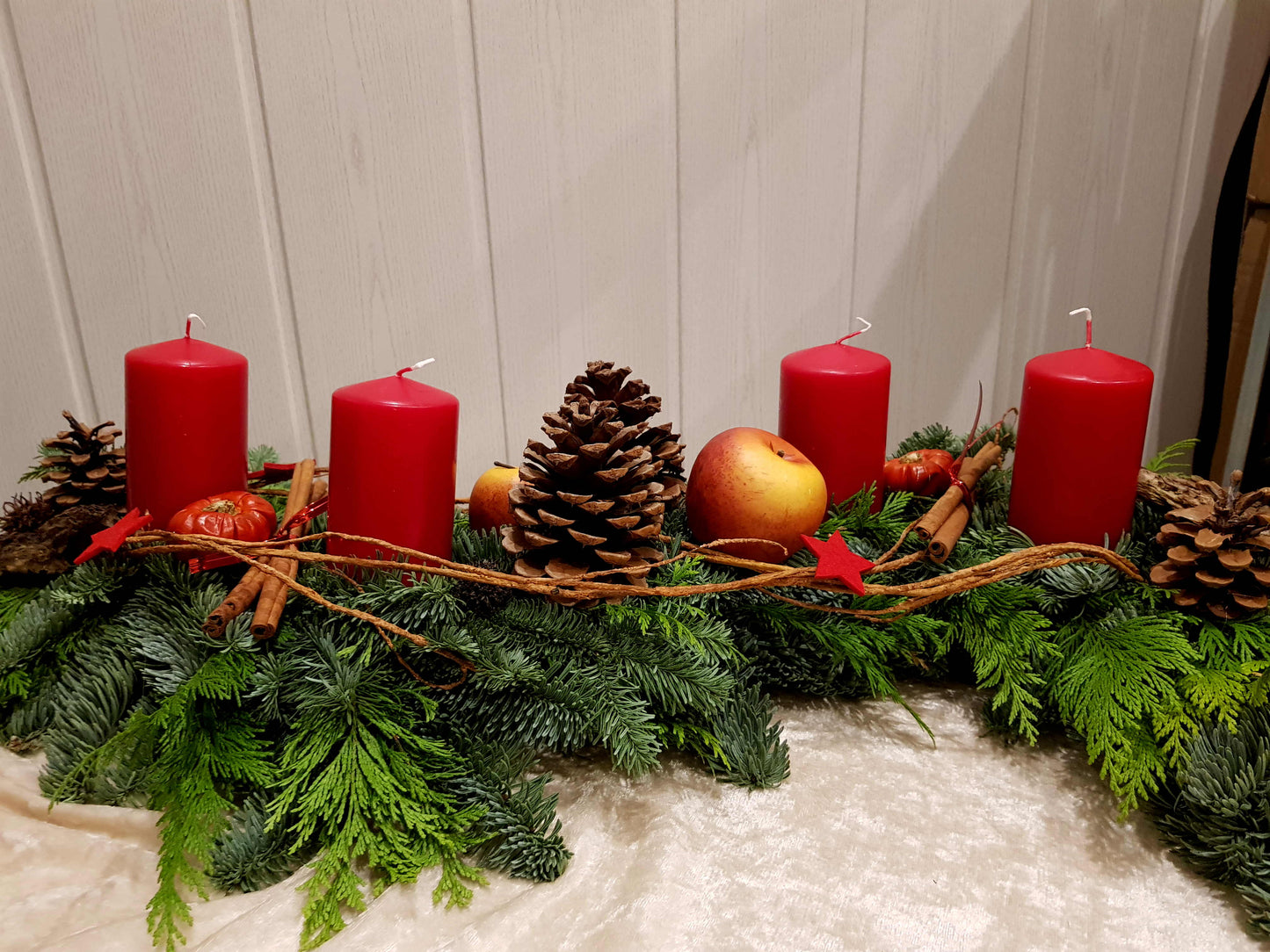 #8003 Adventgesteck frische Tanne rot rustikal