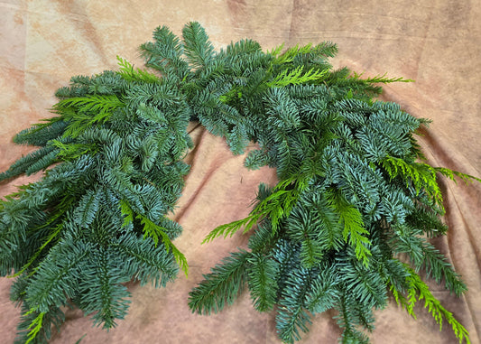 #8019 halber  Rohkranz frische Tanne, Tuja