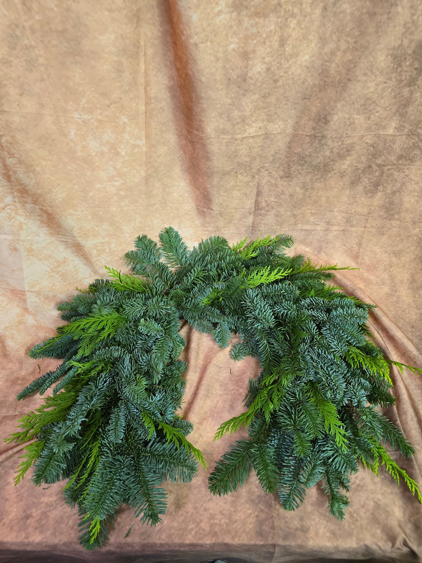 #8019 halber  Rohkranz frische Tanne, Tuja