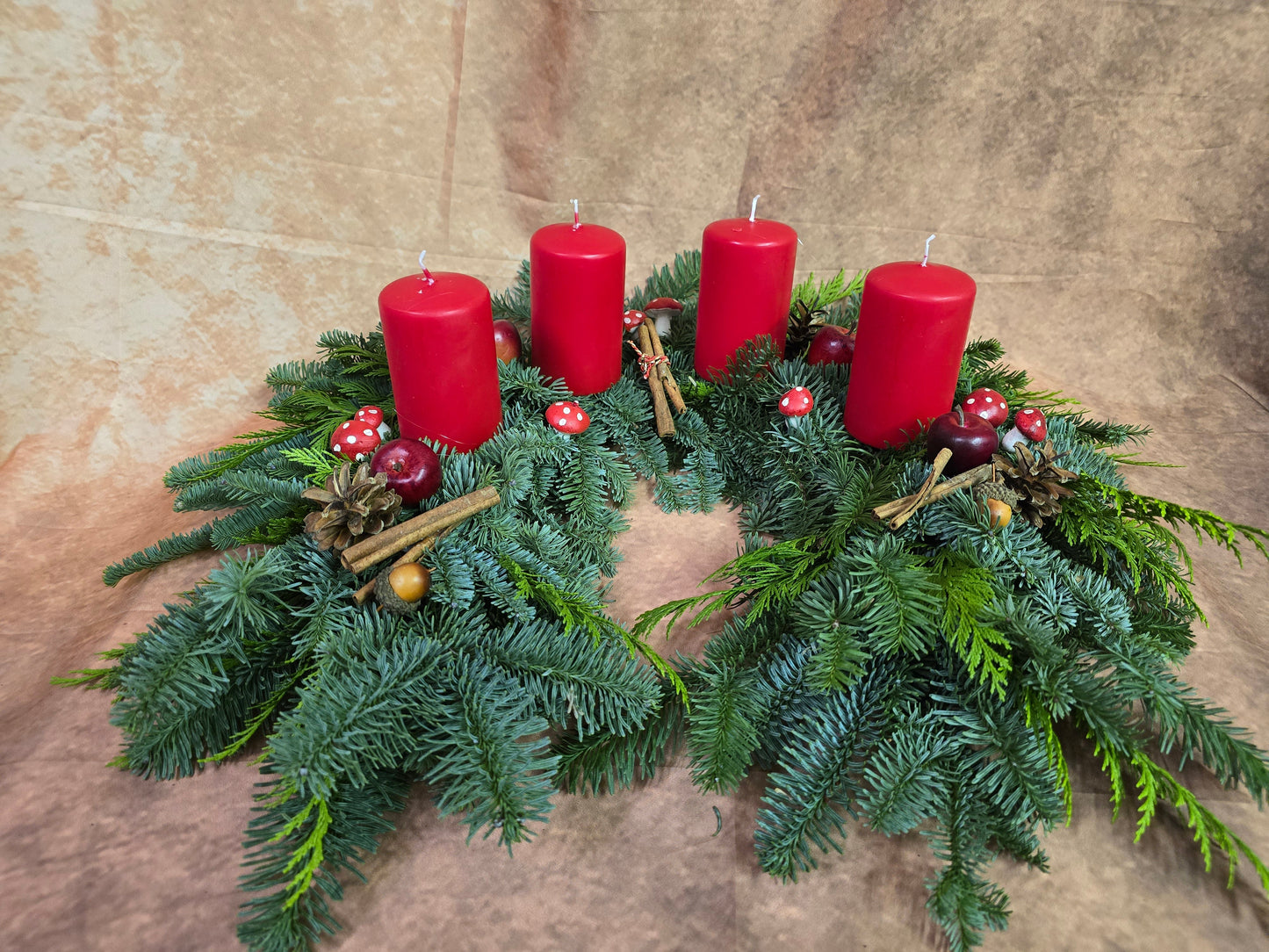 #8019 halber  Rohkranz frische Tanne, Tuja