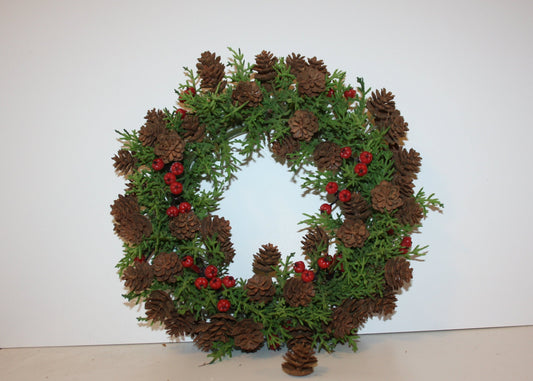 #8075 Kranz Kranz Zapfen und Beeren Kunst