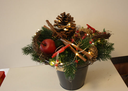 #8037 Großer Strauß mit Früchten, Zimt und Zapfen Licht