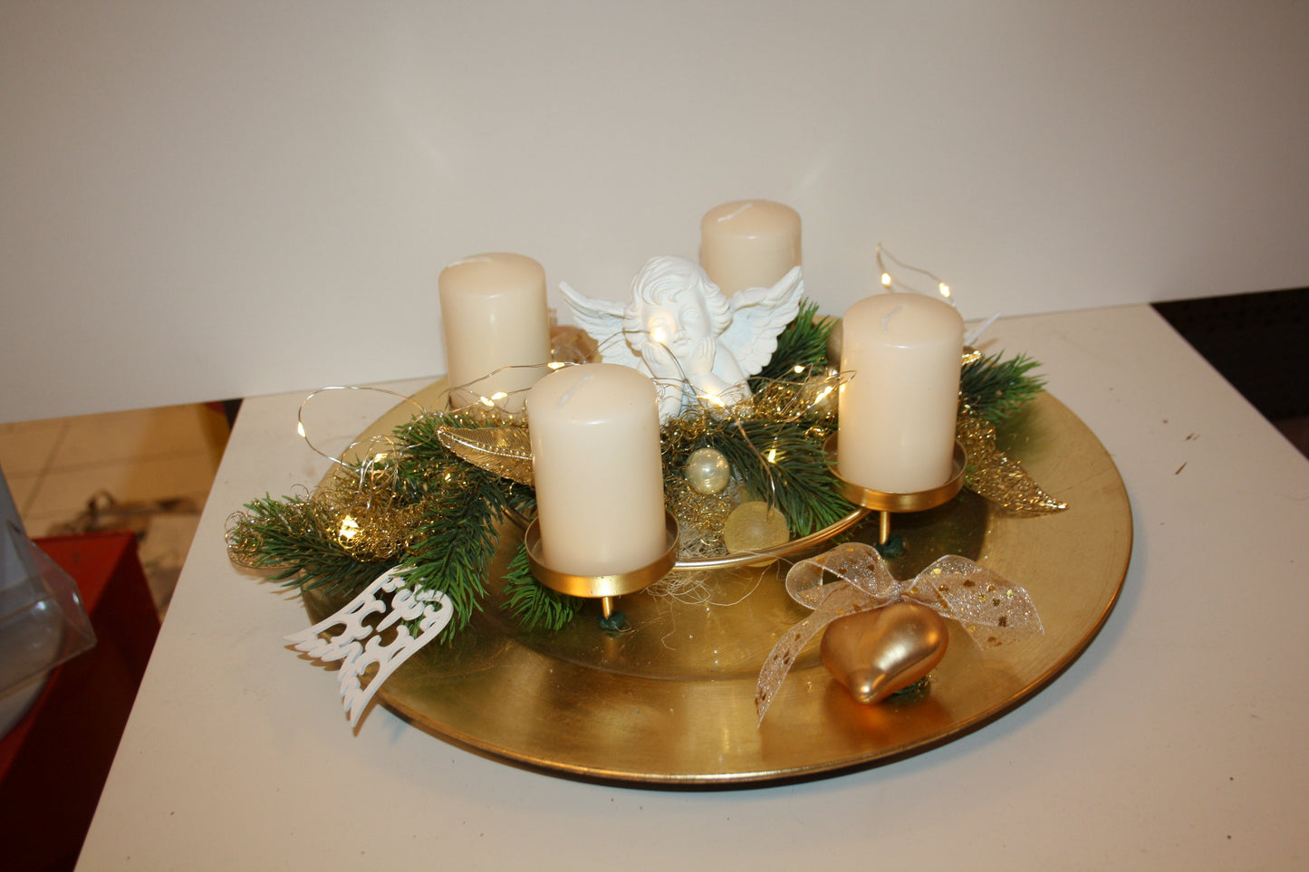 #8051 Teller Advent creme mit goldenem Kranz und Engel