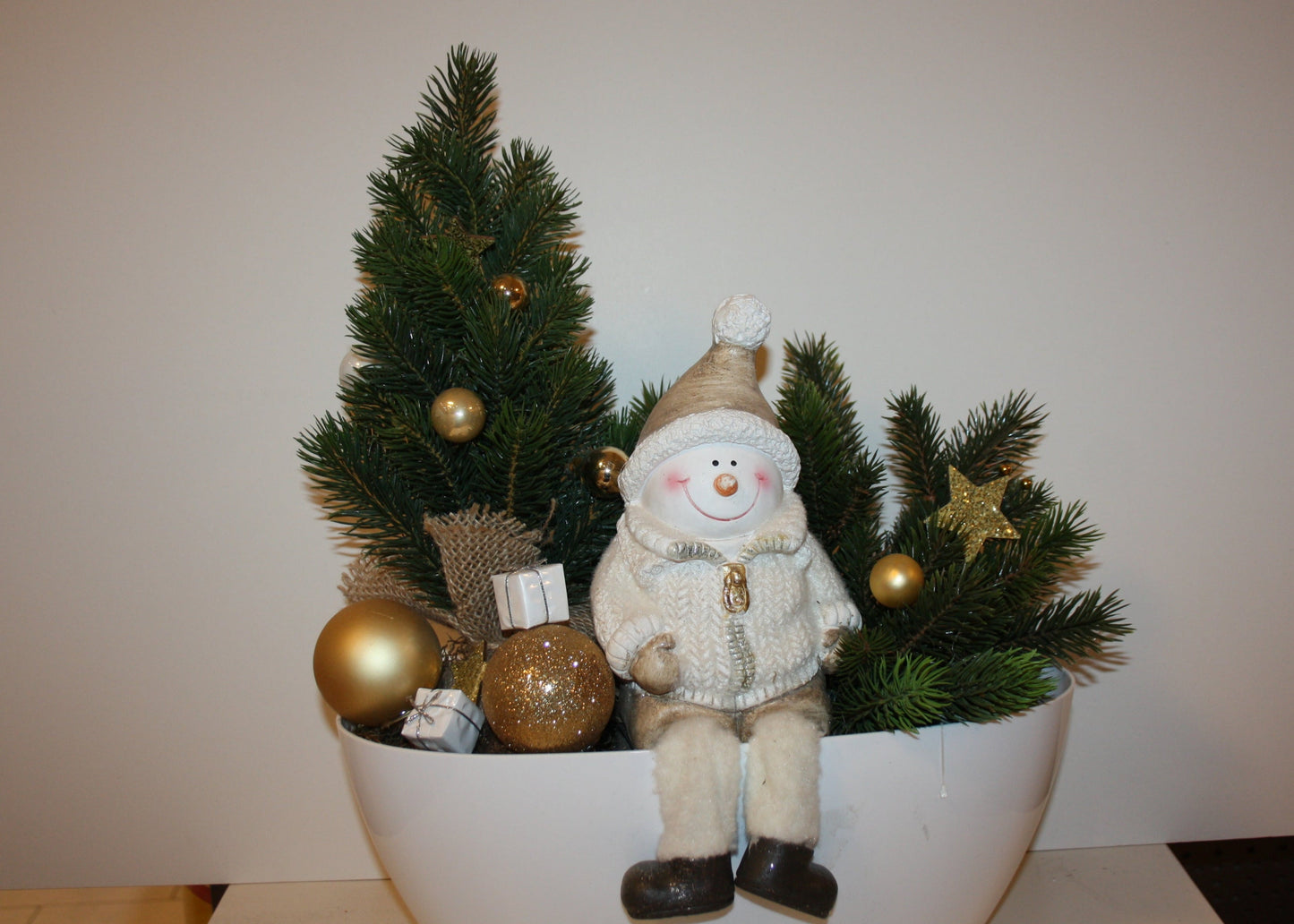 #8052 Gesteck Kunsttanne mit Schneemann Einzelstück